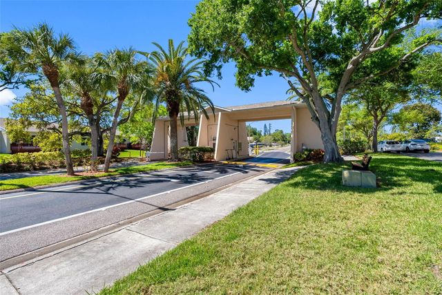 6575 99TH WAY N 22205, St Petersburg, FL 33708