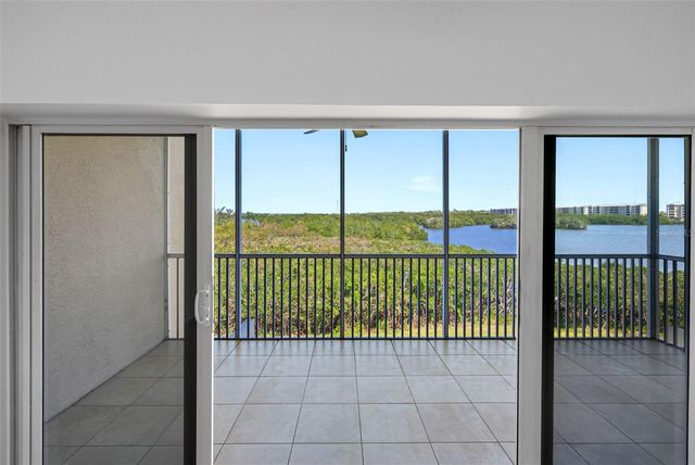 6575 99TH WAY N 22205, St Petersburg, FL 33708