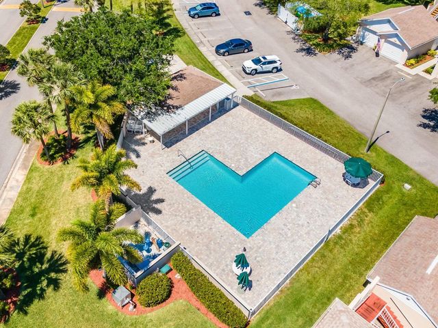 6575 99TH WAY N 22205, St Petersburg, FL 33708