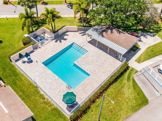 6575 99TH WAY N 22205, St Petersburg, FL 33708