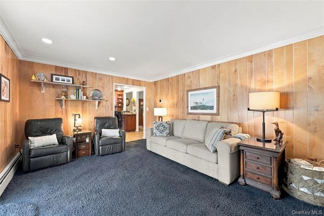 75 Bayview Drive, Oakdale, NY 11769