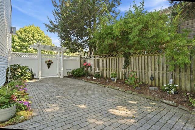 75 Bayview Drive, Oakdale, NY 11769