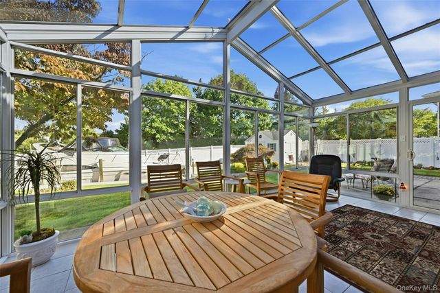 75 Bayview Drive, Oakdale, NY 11769