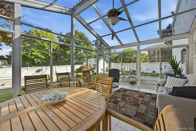 75 Bayview Drive, Oakdale, NY 11769