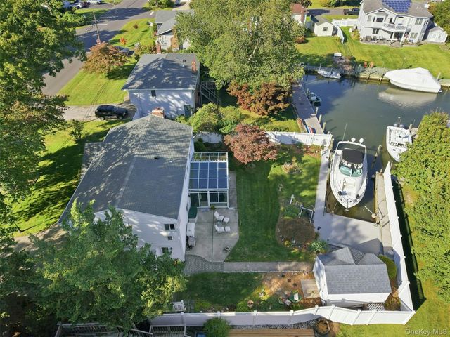 75 Bayview Drive, Oakdale, NY 11769