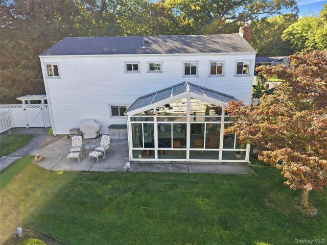75 Bayview Drive, Oakdale, NY 11769