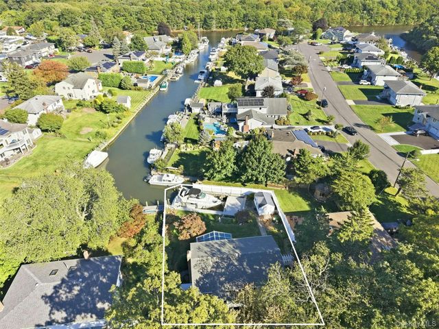 75 Bayview Drive, Oakdale, NY 11769