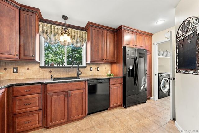 75 Bayview Drive, Oakdale, NY 11769