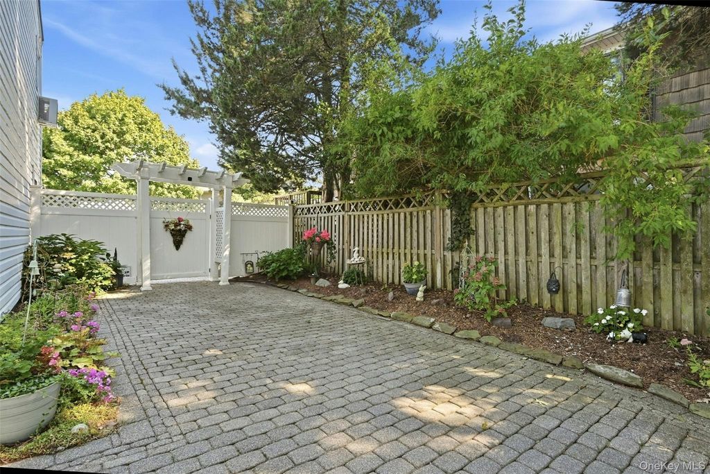 75 Bayview Drive, Oakdale, NY 11769 — photo 3