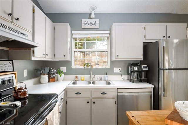 609 Ladford Lane, High Point, NC 27265