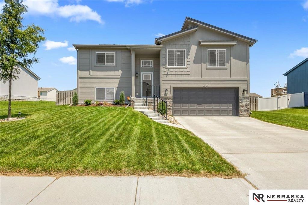14905 S 18 Street, Bellevue, NE 68123