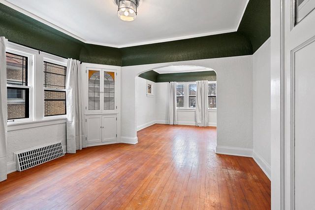 1952 N 86TH STREET, Wauwatosa, WI 53226