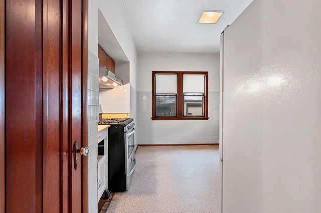 1952 N 86TH STREET, Wauwatosa, WI 53226