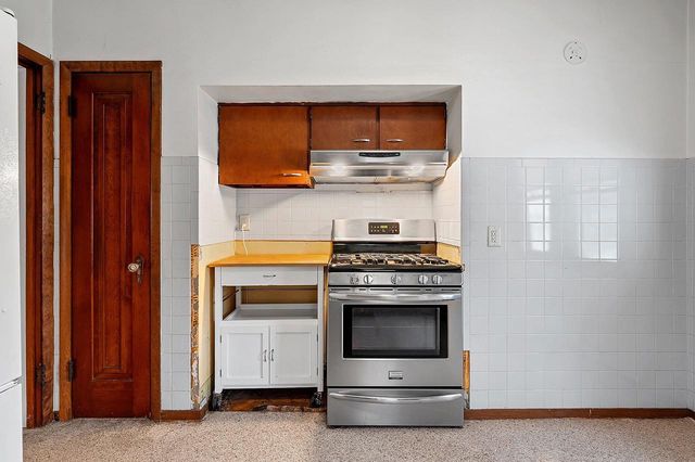 1952 N 86TH STREET, Wauwatosa, WI 53226