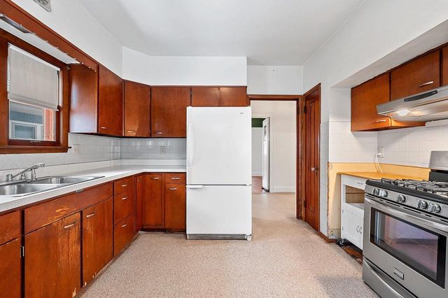 1952 N 86TH STREET, Wauwatosa, WI 53226