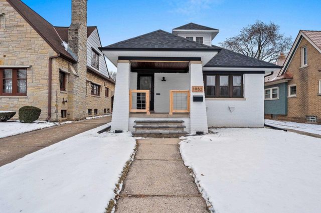 1952 N 86TH STREET, Wauwatosa, WI 53226