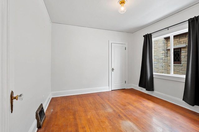 1952 N 86TH STREET, Wauwatosa, WI 53226