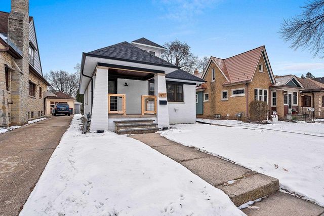 1952 N 86TH STREET, Wauwatosa, WI 53226