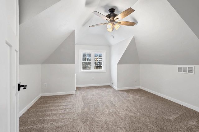 1952 N 86TH STREET, Wauwatosa, WI 53226