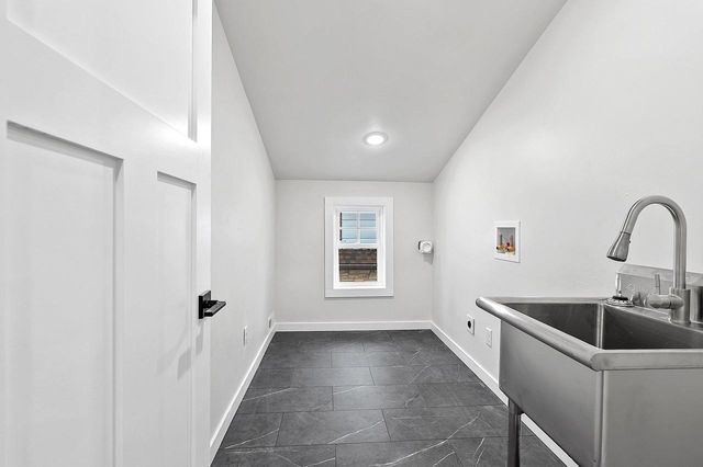 1952 N 86TH STREET, Wauwatosa, WI 53226