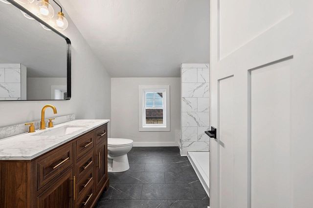 1952 N 86TH STREET, Wauwatosa, WI 53226