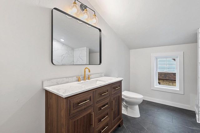 1952 N 86TH STREET, Wauwatosa, WI 53226