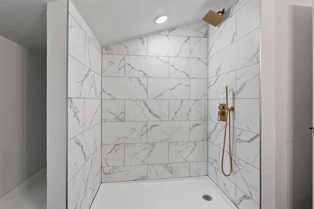 1952 N 86TH STREET, Wauwatosa, WI 53226