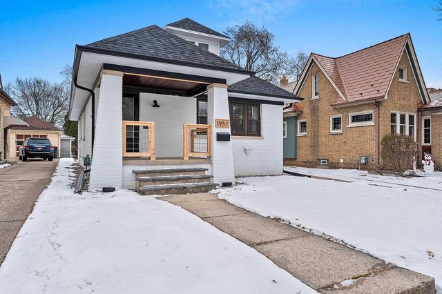 1952 N 86TH STREET, Wauwatosa, WI 53226