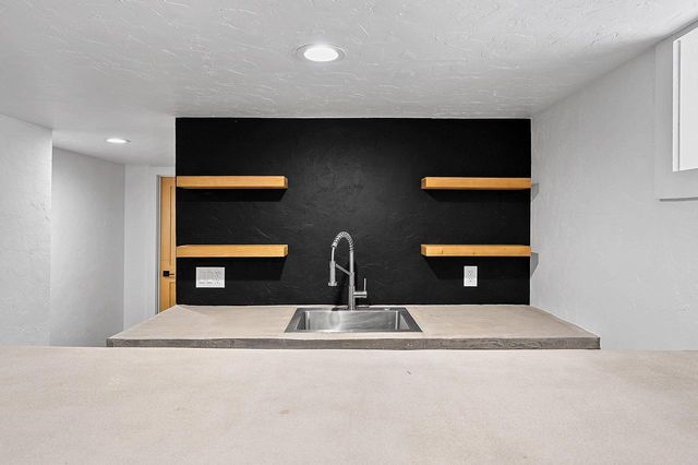 1952 N 86TH STREET, Wauwatosa, WI 53226