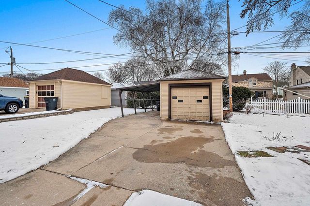 1952 N 86TH STREET, Wauwatosa, WI 53226