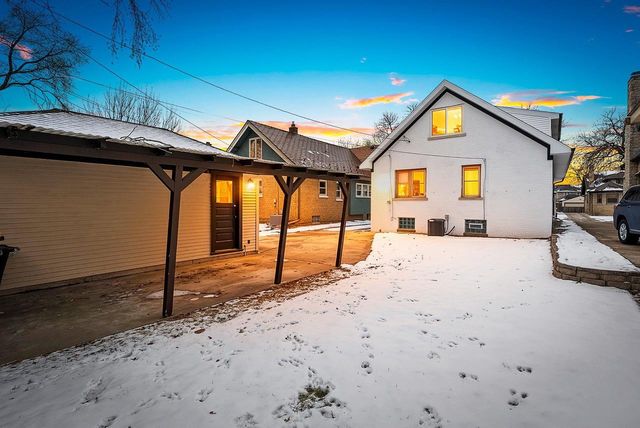 1952 N 86TH STREET, Wauwatosa, WI 53226