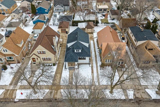 1952 N 86TH STREET, Wauwatosa, WI 53226