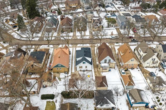 1952 N 86TH STREET, Wauwatosa, WI 53226