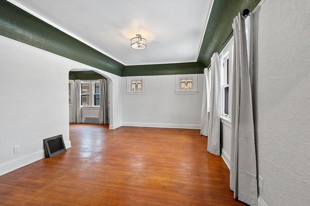 1952 N 86TH STREET, Wauwatosa, WI 53226