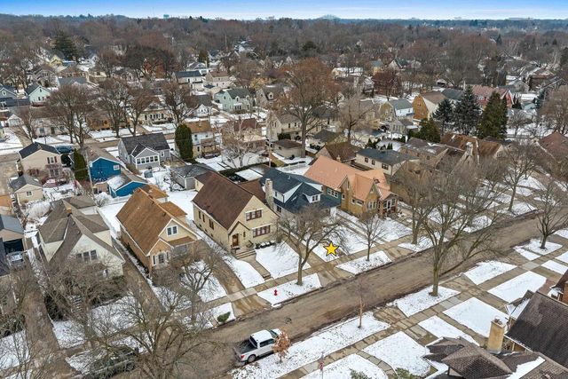 1952 N 86TH STREET, Wauwatosa, WI 53226