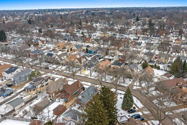 1952 N 86TH STREET, Wauwatosa, WI 53226