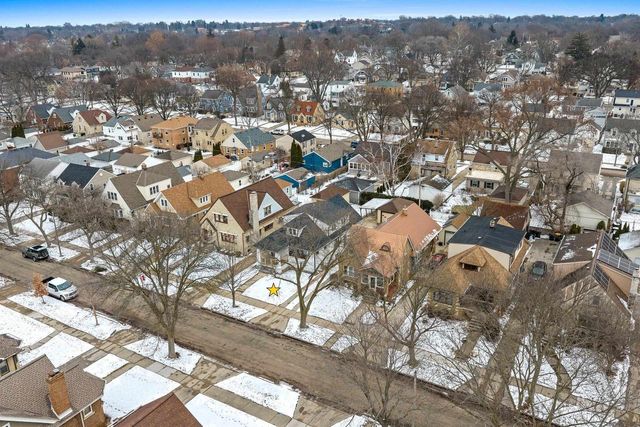 1952 N 86TH STREET, Wauwatosa, WI 53226