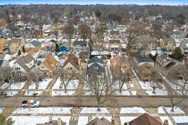 1952 N 86TH STREET, Wauwatosa, WI 53226