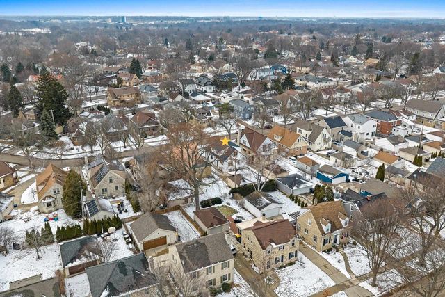 1952 N 86TH STREET, Wauwatosa, WI 53226