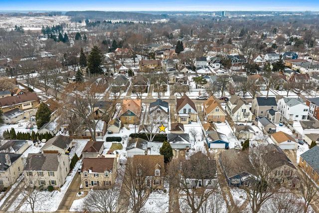 1952 N 86TH STREET, Wauwatosa, WI 53226