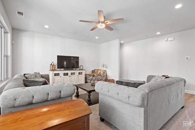 7108 Saint Andrews Drive, Bakersfield, CA 93309