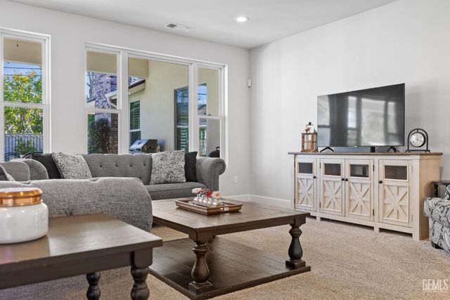 7108 Saint Andrews Drive, Bakersfield, CA 93309