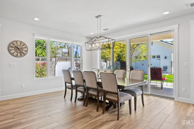 7108 Saint Andrews Drive, Bakersfield, CA 93309