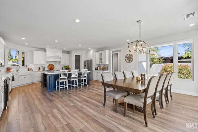 7108 Saint Andrews Drive, Bakersfield, CA 93309