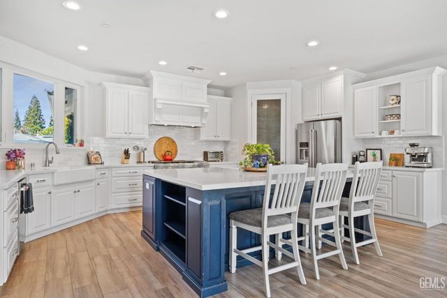 7108 Saint Andrews Drive, Bakersfield, CA 93309