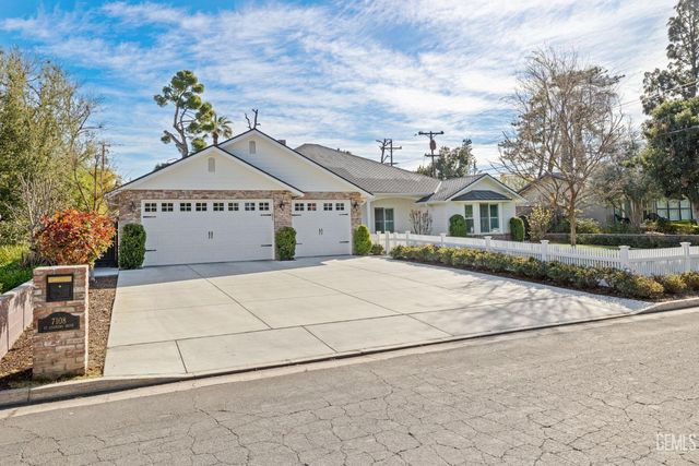 7108 Saint Andrews Drive, Bakersfield, CA 93309