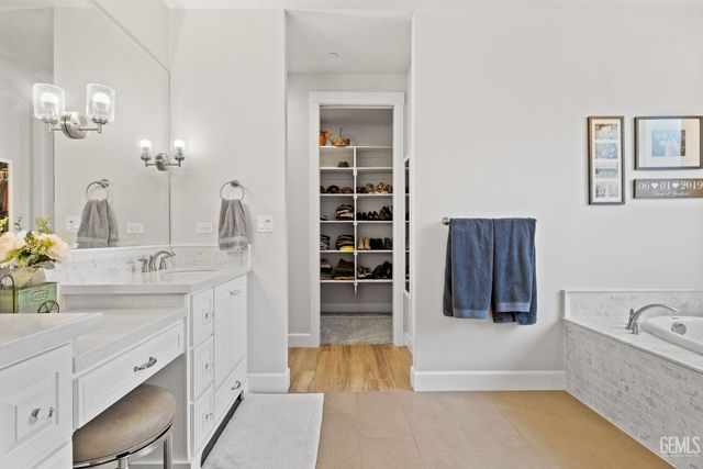 7108 Saint Andrews Drive, Bakersfield, CA 93309