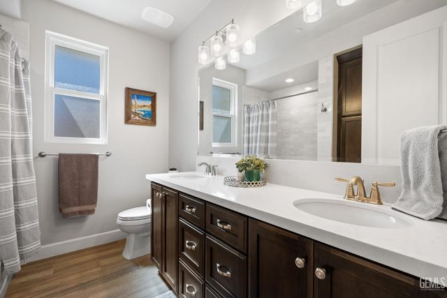 7108 Saint Andrews Drive, Bakersfield, CA 93309