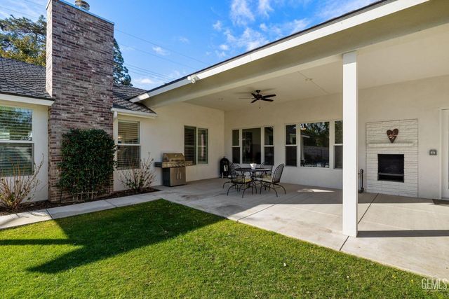 7108 Saint Andrews Drive, Bakersfield, CA 93309