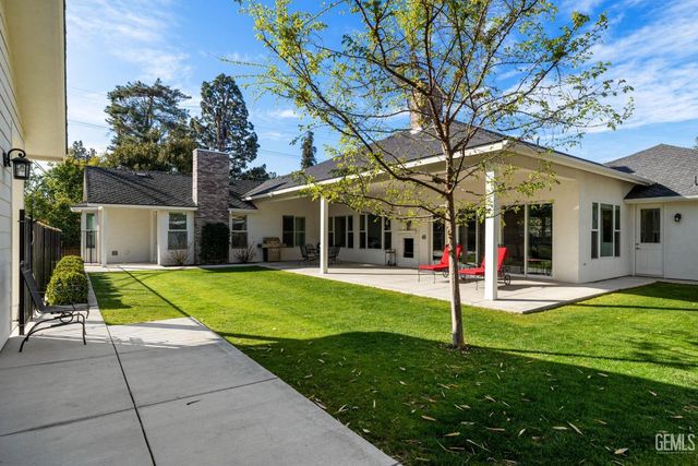 7108 Saint Andrews Drive, Bakersfield, CA 93309